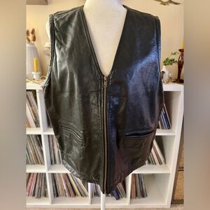 Wilson’s Leather Women’s Size Large V-Neck Zip Leather Vest